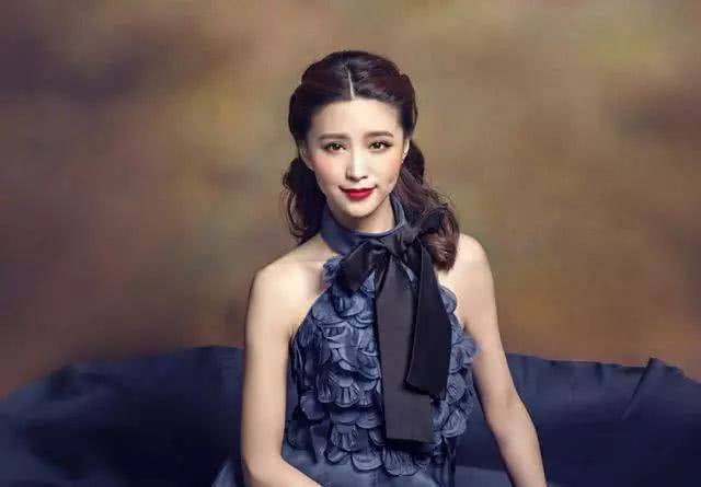 演员,参演过偶像剧《杉杉来了》,剧中饰演封腾的妹妹封月