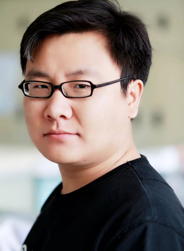 李彪  