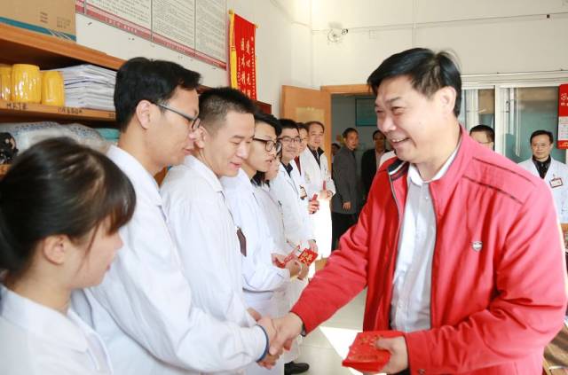 "敬业福"送给你们!黄学武,梁健梅慰问一线在岗职工