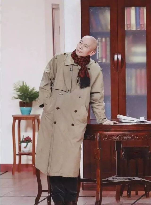 葛优的风衣刘涛的裙子,杨紫的耳朵千玺的头发.今年