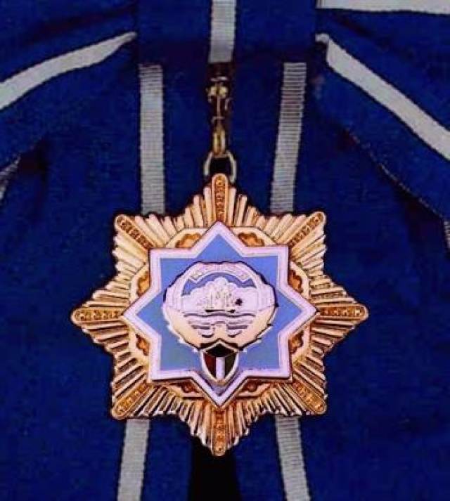 原创科威特真土豪,勋章设计出首饰风格,授予军队警察文职准军事部队