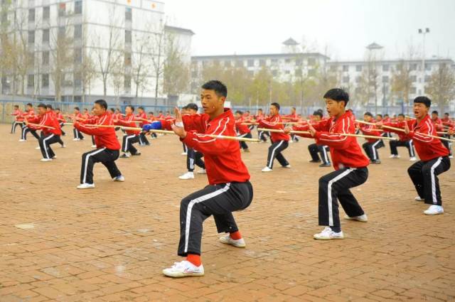 探寻圆峰的文武之路：传统与现代的融合