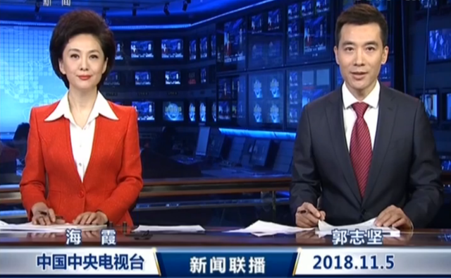 为什么新闻联播主持人从不低头看稿?全新闻联播主持稿