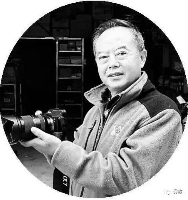 穿在身上的历史—胡小平镜头下的彝族服饰