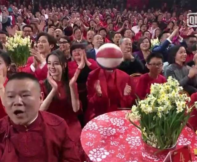 你们最期待春晚最右吐槽来了!刘谦换壶?思思带