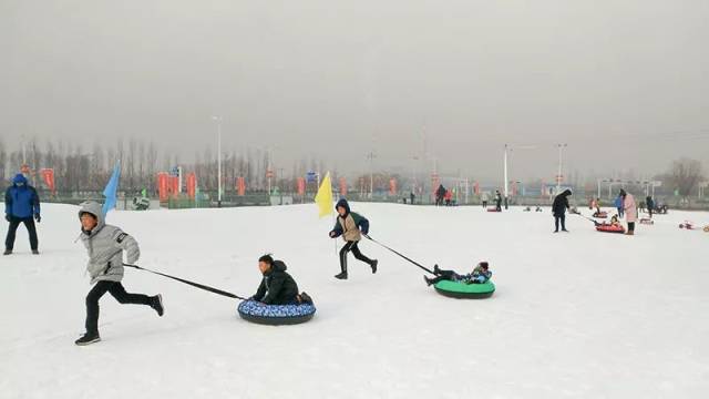 一览五彩灯光"打扮"下的河北省正定园博园的美丽夜色 2 冰雪嘉年华 不