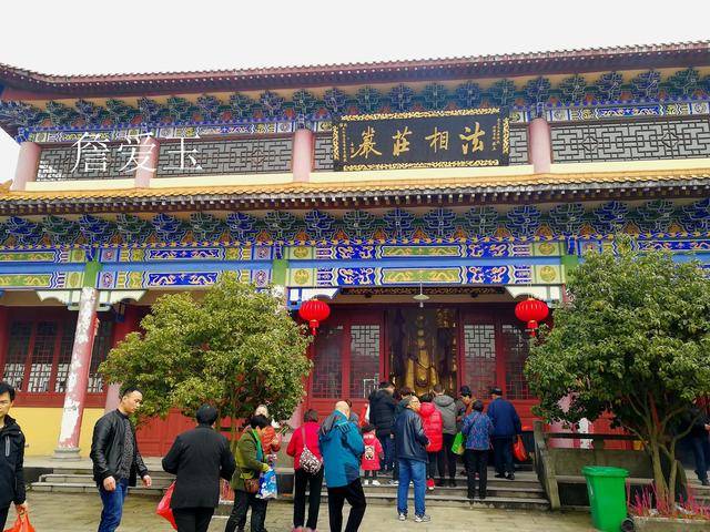 上饶古岩寺,市民"绿色"祈福,鞭炮受冷落
