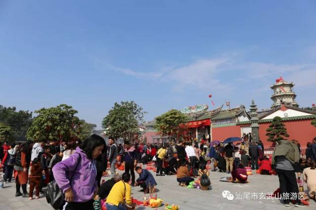 百万信众大年初一汇集玄武山朝拜佛祖 祈福场面盛况空前