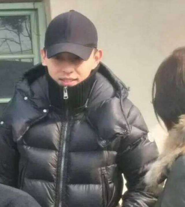 邓伦回石家庄走亲戚本人太帅了