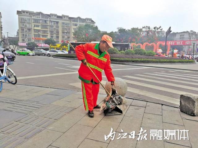 环卫工人张金蓉:坚守27年当好"城市美容师"