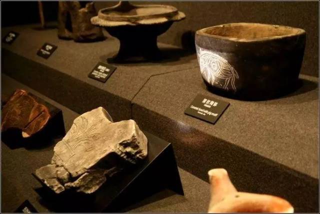《河姆渡文化遗址出土的部分石器》,来源:百度图片