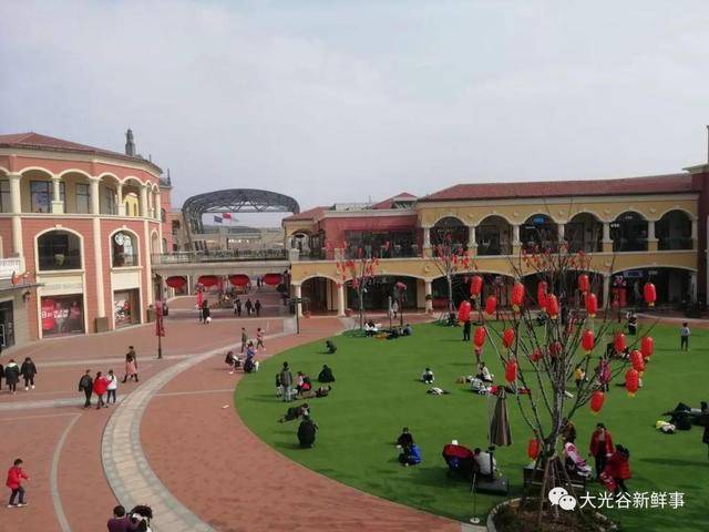 组图:实拍武汉光谷首创奥特莱斯!春节期间人气较为冷清!