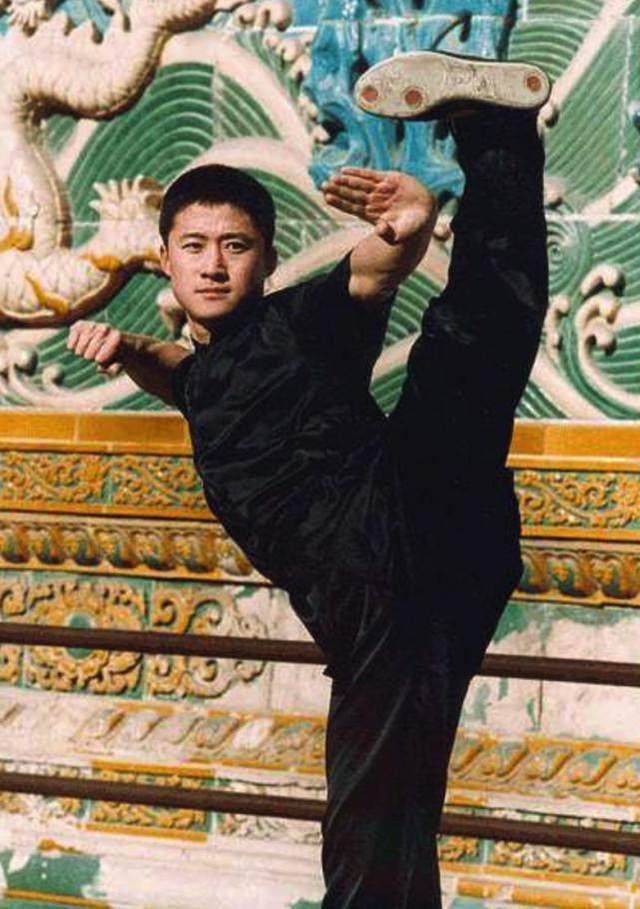 年轻时的吴京超帅!小李飞刀不输焦恩俊,太极宗师迷倒少女谢楠