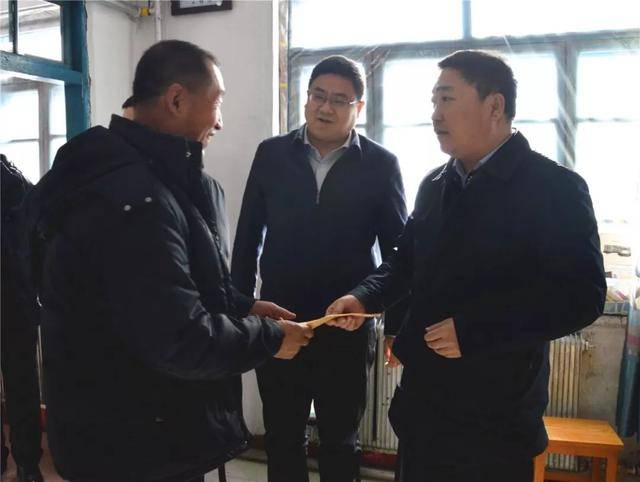 伊春森工集团有限责任公司党委书记,董事长李忠培到桃山局走访慰问