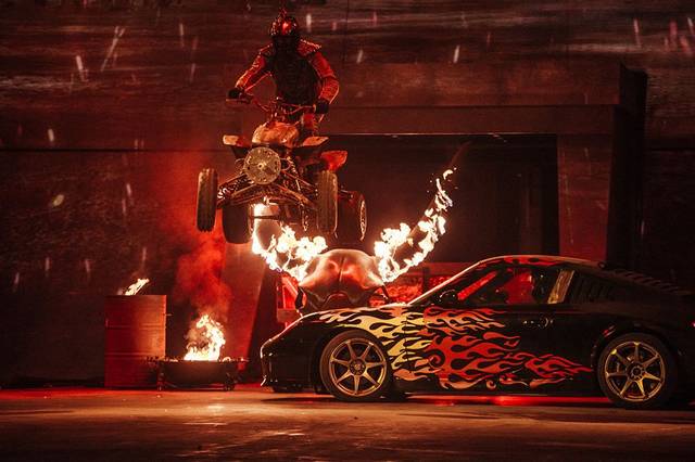 拯救无聊春节,这里的全球稀有网页游戏最好玩的页游特技秀「狂电派」让你霸屏朋