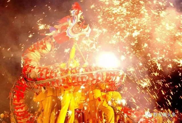 正月初九,施秉龙灯会璀璨来袭,场面壮观不可错过!
