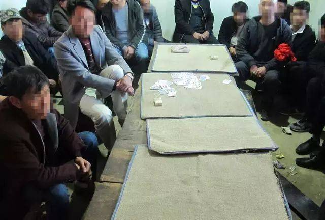 春节期间洱源警方查获一起聚众赌博案,现场查获参赌人员36人!