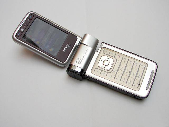 十年前拥有这部诺基亚s60智能手机,可以嘚瑟一整年!