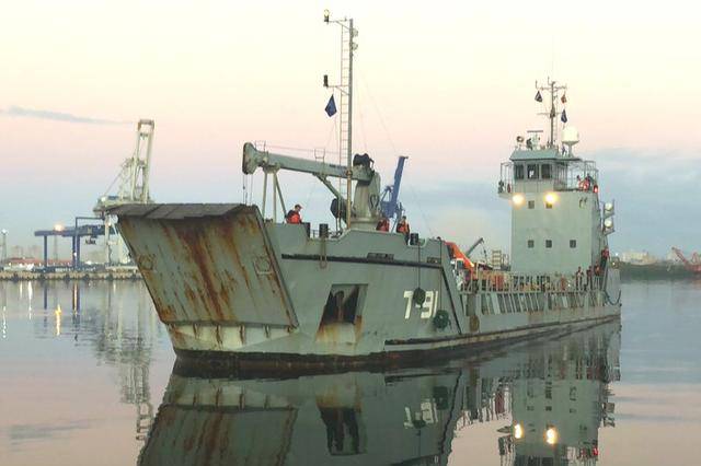 载着马杜罗的人道主义援助物资的军舰抵达古巴