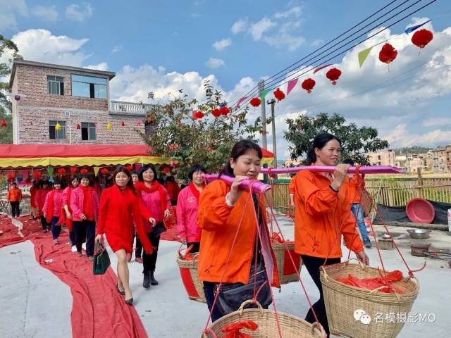 怀集多地外嫁女集体回娘家,感恩父母,感动无数人!