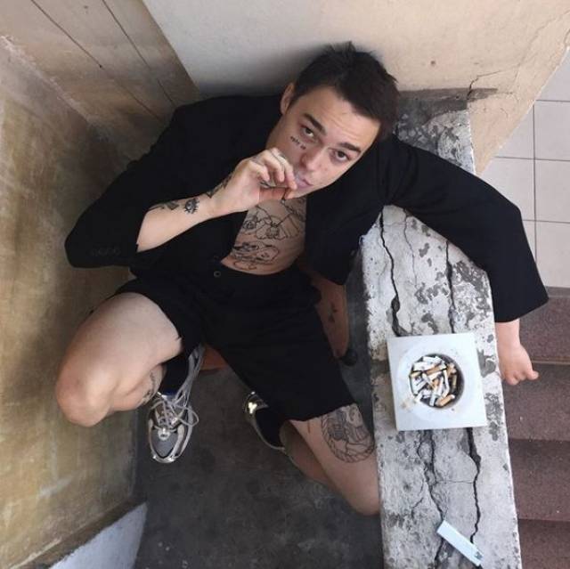 这个眼下有纹身的小哥,非常眼熟但就是叫不出名字?