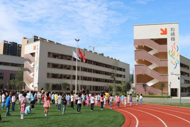 天府新区将投入 30亿元 深入实施公共设施 新建 幼儿园 19所 小学 14