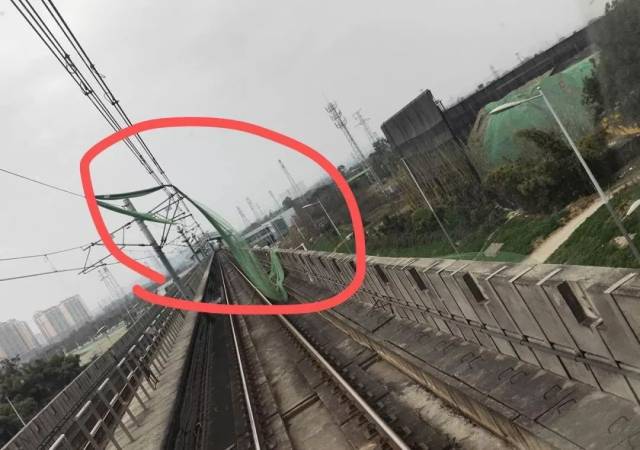 接触网是地铁"生命线"