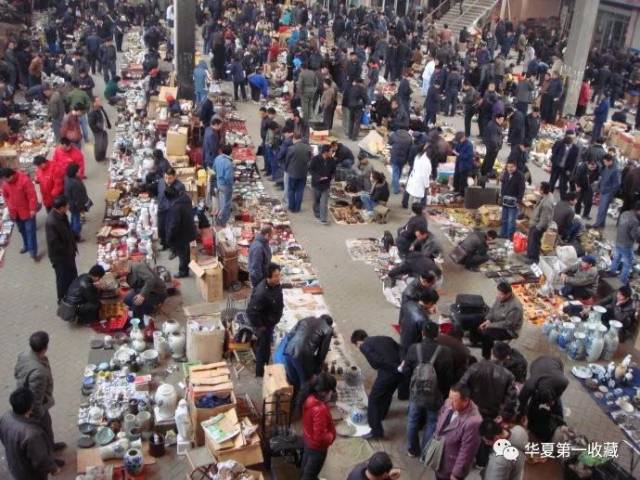 那么10年前的北京潘家园又是什么样子呢? 在潘家园经营了数十年古玩生意的一位藏家回忆