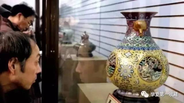 那么10年前的北京潘家园又是什么样子呢? 在潘家园经营了数十年古玩生意的一位藏家回忆