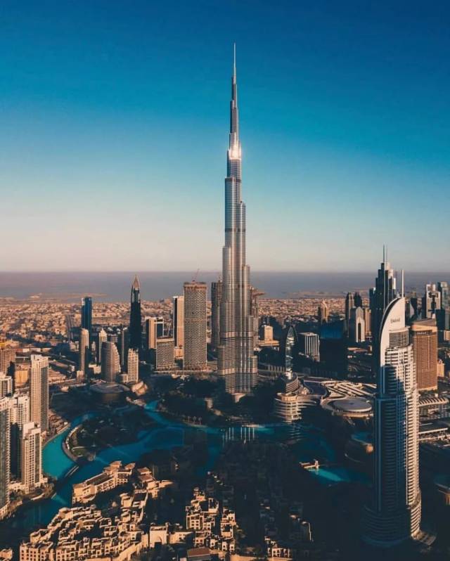 说到其中必须打卡的一栋,当然是现今世界最高楼 「burj khalifa tower