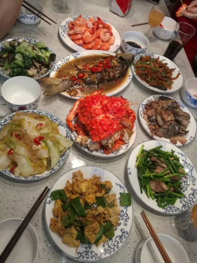 二十五号家庭 来来来! 选出让您流口水的年夜饭, 助她/他夺取大礼吧!