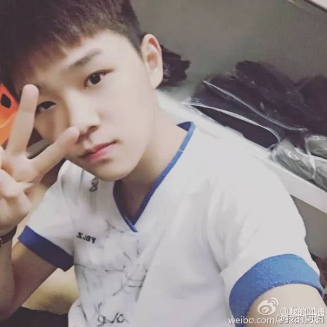 网红界结婚最早的校草和他当初被全网嘲的老婆现在成这样了?