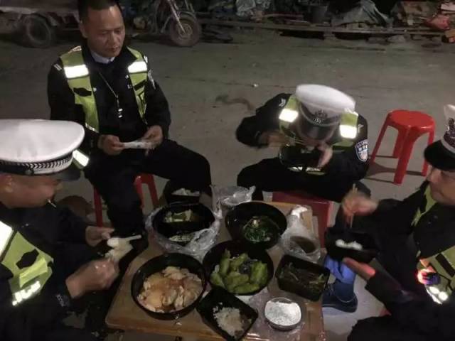 紫金交警街头聚餐场景,曝光了!