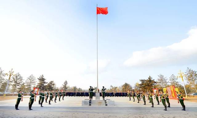 我市举行升国旗仪式
