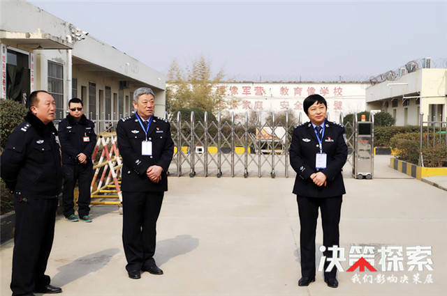 内乡县公安局长崔宏伟节后第一天看望慰问基层民警