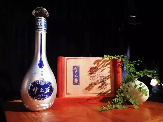 2009年11月,"梦之蓝3,6,9"立体商标和"梦之蓝"文字图型组合商标申请