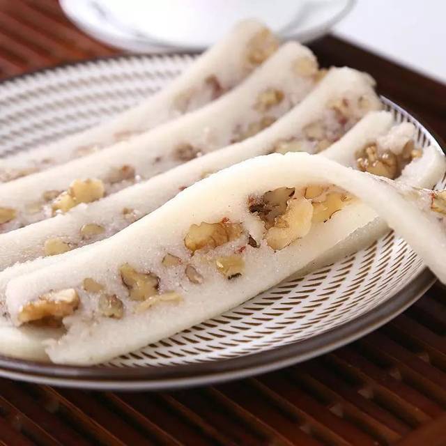 (三)民俗文化: 苗族踩山节,彝族火把节,丰收节,开瓢儿花等.