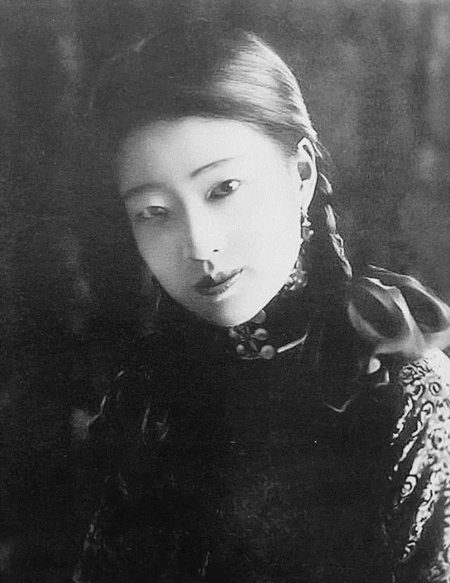 清朝妃嫔格格们年轻时有多美?看完这组老照片,你就明白了