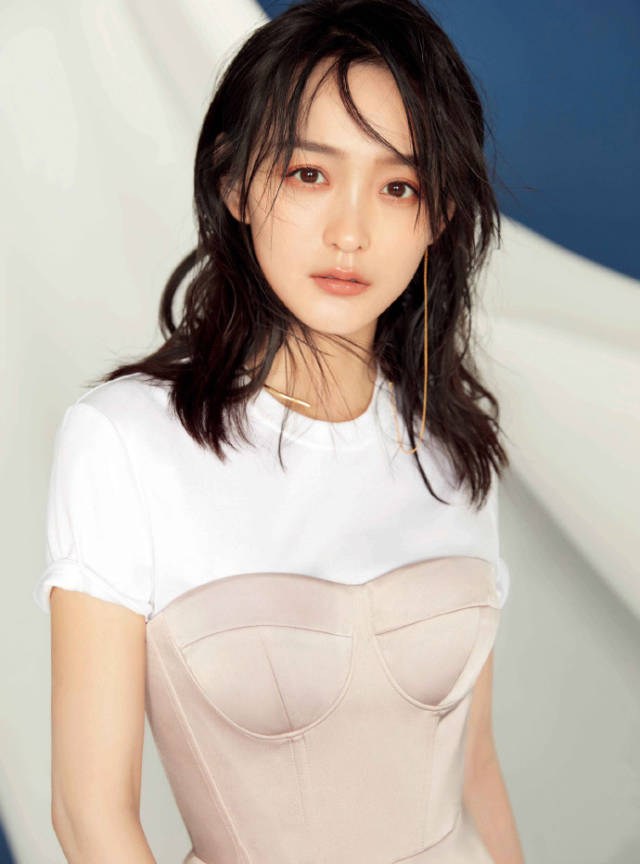 女视频何泓姗湿发性感时尚写真性感女明星播放艺人图片