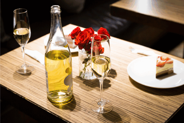 saint valentin套餐仅限letao新天地店及港汇恒隆广场店,限75套.
