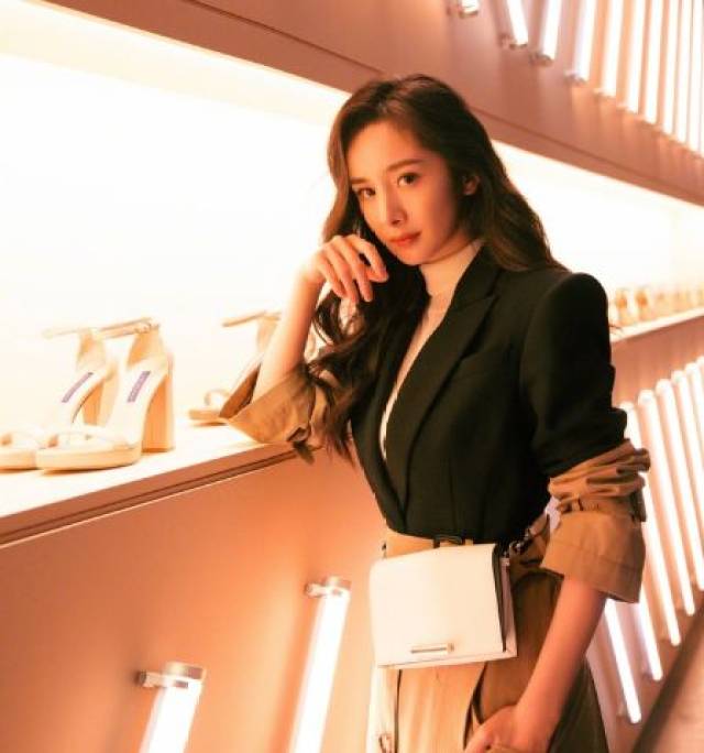 李易峰情人节公布恋情?工作人员巧回应,杨幂微