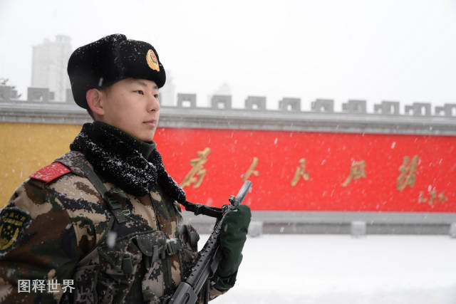 节后第一场瑞雪降临辽宁,致敬最美雪中武警哨兵