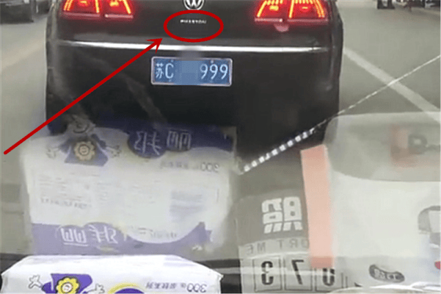 79万大众辉腾现徐州,尾标下带字母,但车牌才是亮点!