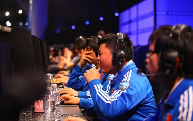 Uzi演讲首秀刷屏,最好的电竞时代真的来了吗?