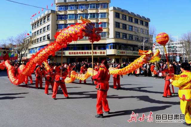 民勤社火汇演作为武威市非物质文化遗产代表性项目,每年举办一次.