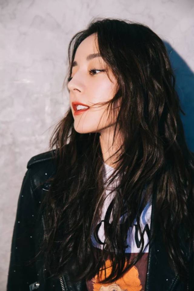 据说,迪克牛仔成了女孩子们的发型kol