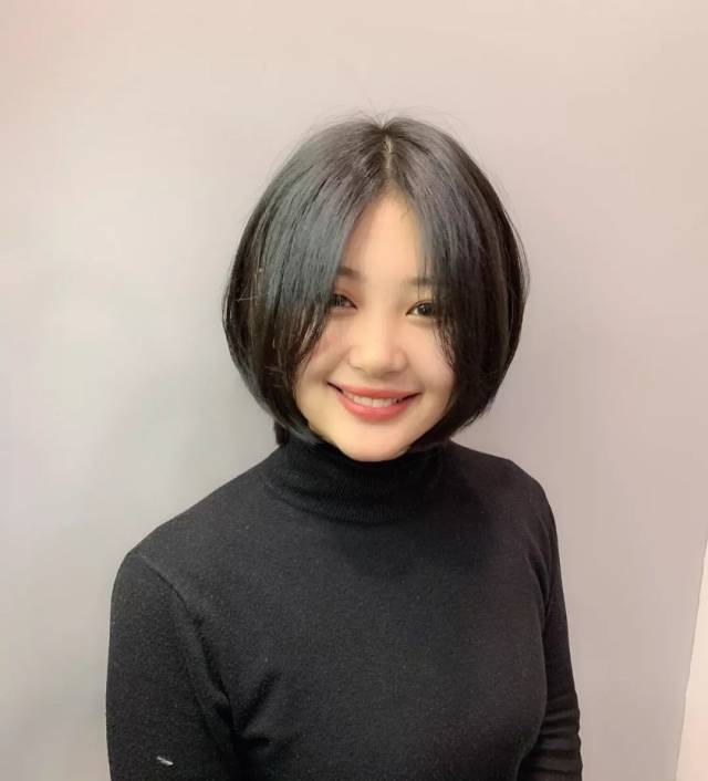 2019流行"圆弧短发",绝对的瘦脸利器!