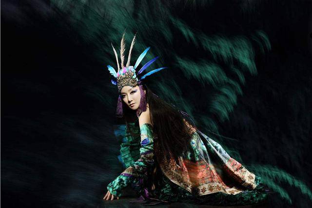 国宝级萨顶顶歌曲推荐:左手指月、万物生、自