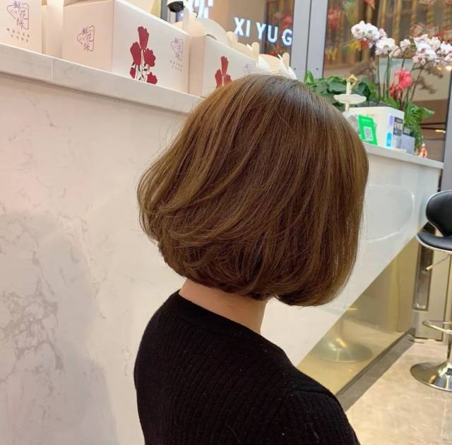 2019流行"圆弧短发",绝对的瘦脸利器!