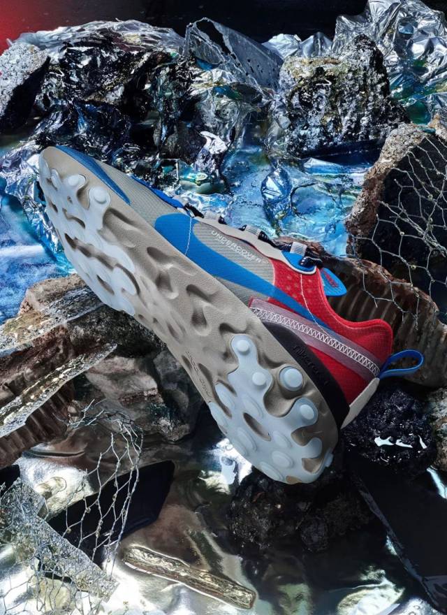 被balenciaga 和 nike「复活」的 y2k 美学,到底是什么?